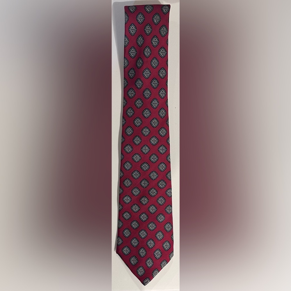 Elegant Patterned Burgundy Tie
